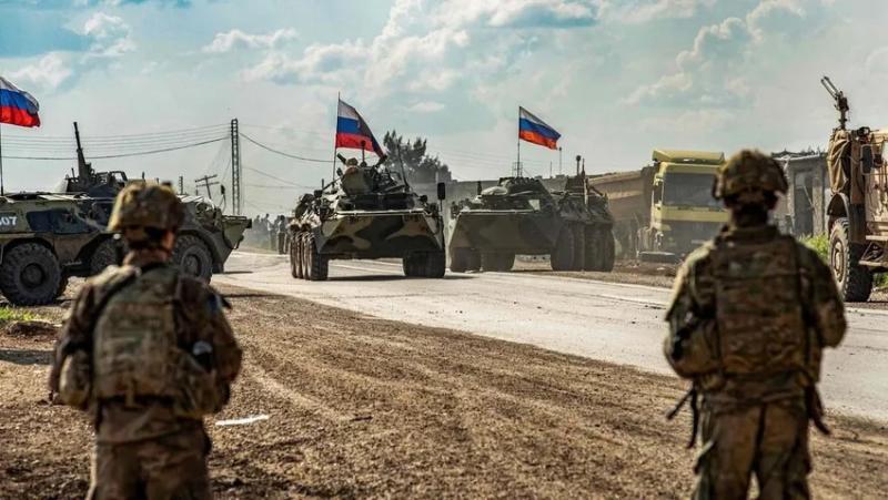 Suriye'deki Rus tankları devriye görevinde.jpg