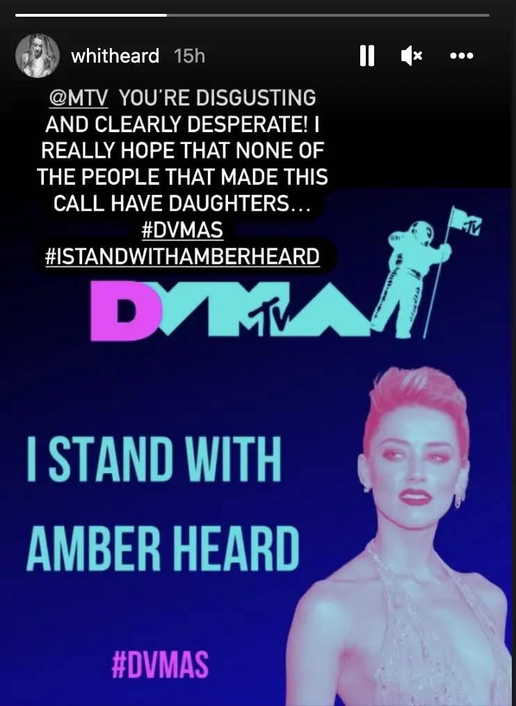 Whitney Heard, "Amber Heard'ün yanındayım" anlamına gelen "IStandWithAmberHeard" etiketini kullandı (Instagram / @whitheard)