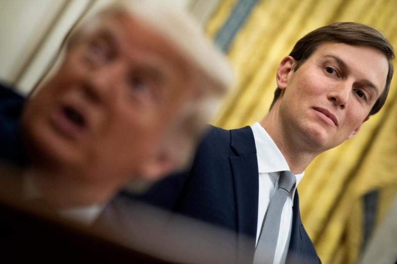 Damat Kushner ile kayınpeder Trump. Görsel-AFP.jpg