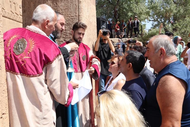 Avrupa ülkelerinden ve Ermenistan ile İran’dan birçok ziyaretçi ayin için günler öncesinden kente geldi.JPG