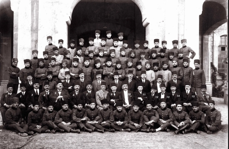 Mekteb-i-Tıbbiye-i Askeriye müderrislerinden Neşet-Ömer-İrdelp, (1 numara), Haydarpaşa, 27 Kasım 1922.png