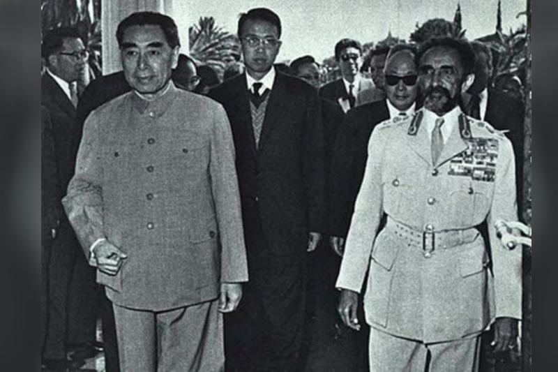 Resim_ 1964'te Etiyopya'yı ziyaret eden İmparator Haile Selassie ile Başbakan Zhou Enlai'nin görüşmesi.jpg