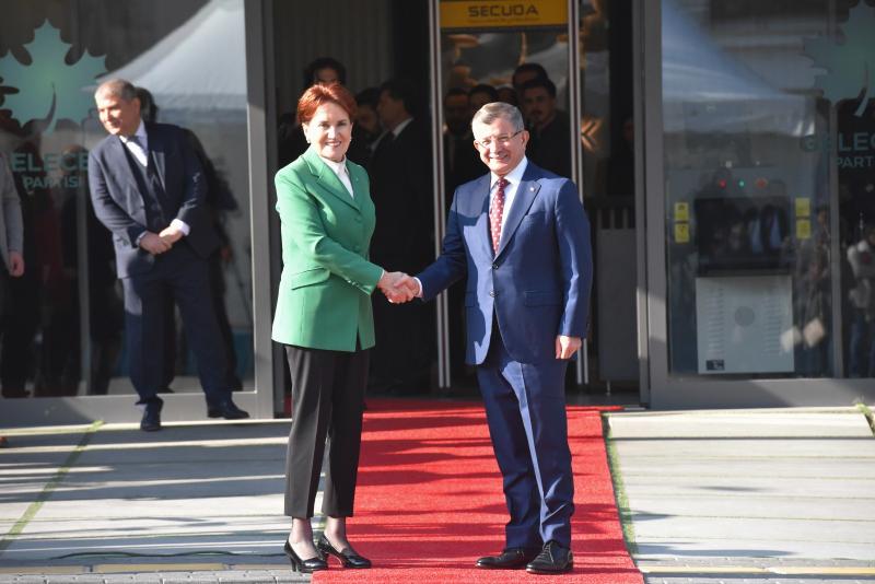 Meral Akşener Ahmet Davutoğlu