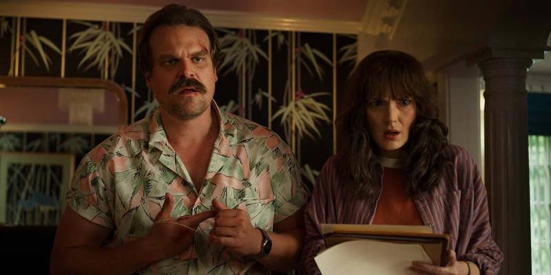 Stranger Things'de Jim Hopper ve Joyce Byers (Netflix)