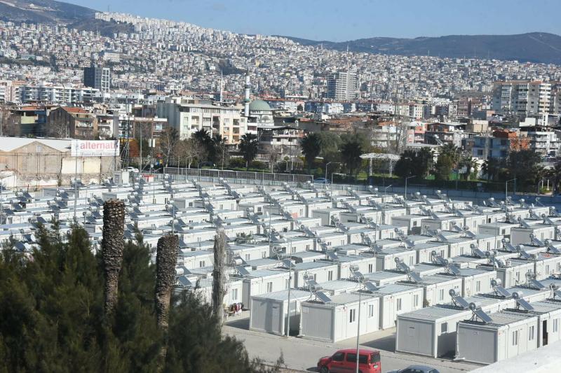 İzmir Bayraklı Konteynır Kent AA