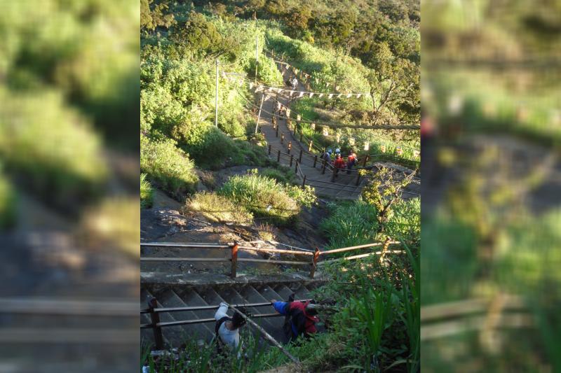 Serendip Dağı'nın zirvesine giden yol (Sosyal medya).jpg