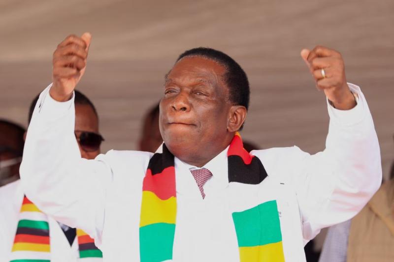 Zimbabve Devlet Başkanı Emmerson Mnangagwa, 5 Temmuz 2023'te Zimbabwe, Goromonzi'deki Prospect Lityum madeni ve işleme tesisini işletmeye alma etkinliğine katılıyor Reuters.jpg