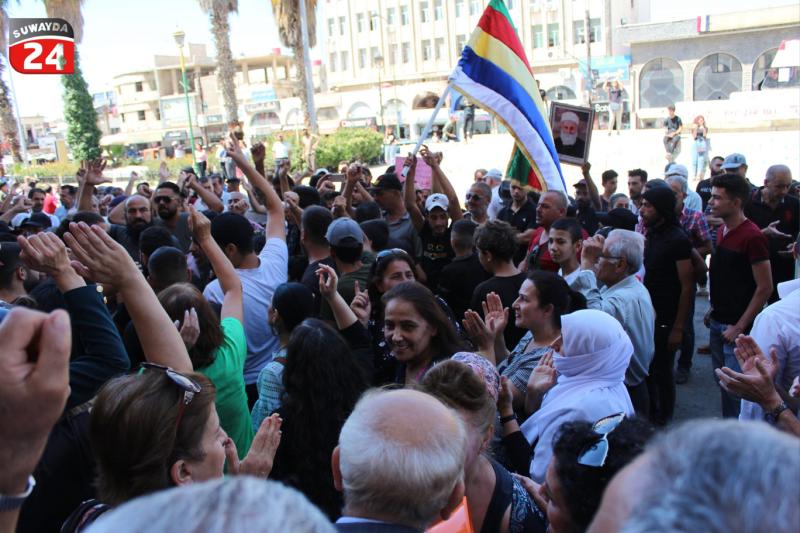 Kadınlı erkekli Dürzi protestocuları.jpg