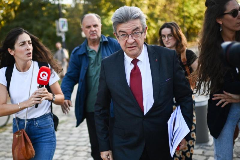 Boyun Eğmeyen Fransa Partisi lideri Jean-Luc Melenchon, Hamas'a terör örgütü demeyi reddetti. Fotoğraf-AFP .jpg