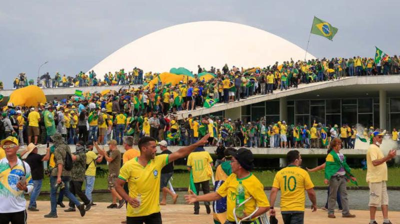 Jair Bolsonaro'nun 2023 Ocak seçimlerini kaybetmesinin ardından, Bolsonaro destekçisi binlerce aşırı sağcı başkanlık sarayını, kongreyi ve yüksek mahkemeyi yağmalamıştı  Fotoğraf Sergio Lim-AFP.jpg