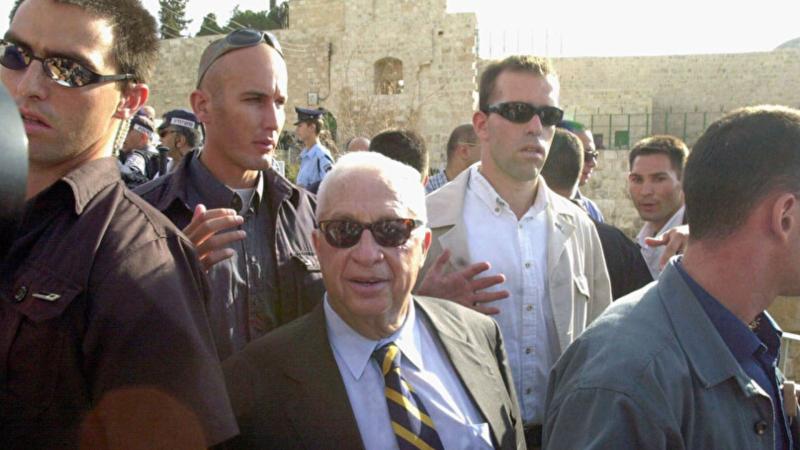 Dönemin Başbakan Ariel Şaron'un Mescid-i Aksa ziyareti planlı bir kışkırtma idi..jpg