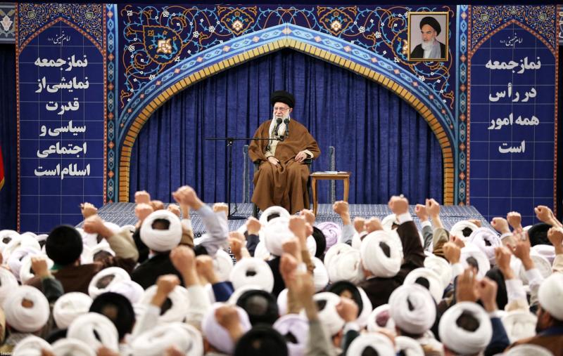 İran’ın Dini Lideri Ali Hamaney Tahran'da düzenlenen bir toplantıda İranlı din adamlarına hitap ederken, 16 Ocak 2024 AFP.jpeg