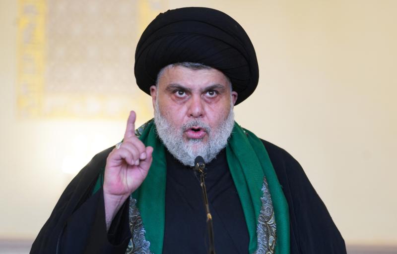 Iraklı Şii din adamı Mukteda es-Sadr Kufe Camii'nde vaaz verirken, 4 Kasım 2022 AFP.jpeg