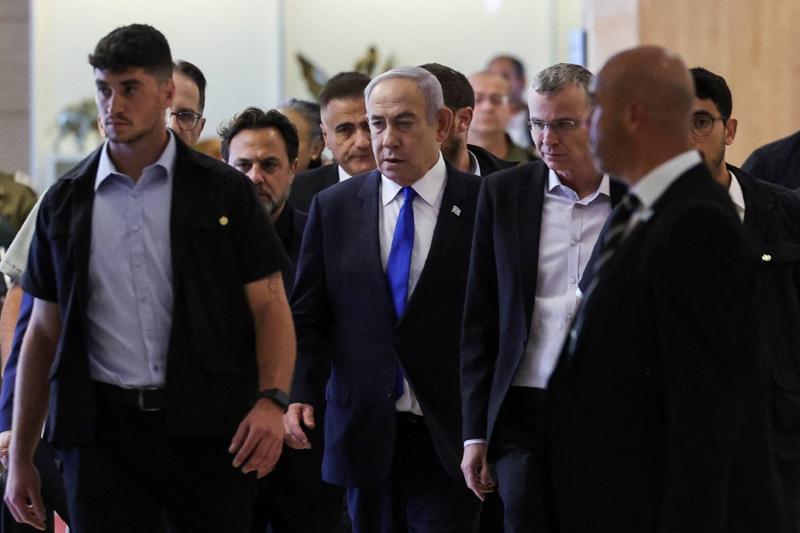 İsrail Başbakanı Binamin Netanyahu pazartesi günü Kudüs'teki İsrail parlamentosu Knesset'te Likud Partisi üyeleriyle bir araya geldi Reuter1.jpg