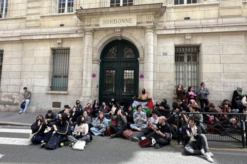 Sorbonne Üniversitesi'nde oturma eylemi, Paris 29 Nisan 2024. .jpg