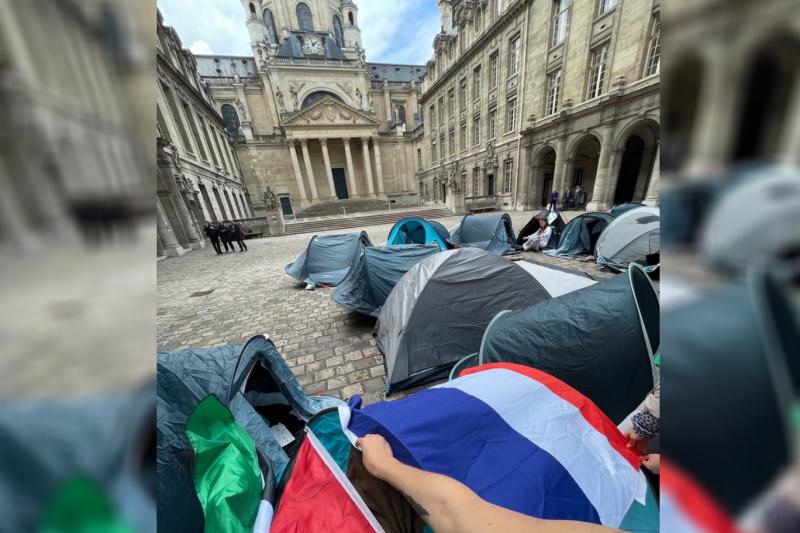Üniversite avlusunda kurulan dayanışma çadırları, Paris 29 Nisan 2024.jpg