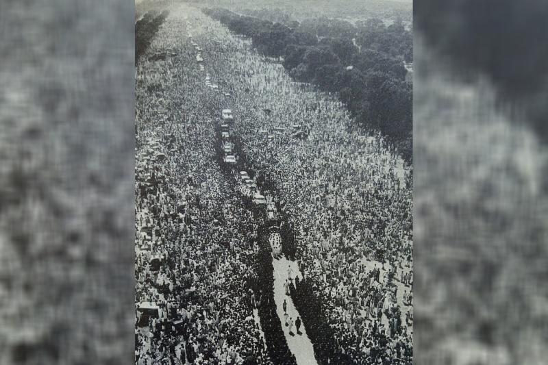 Başbakan Jawaharlal Nehru'nun Cenaze Yürüyüşü, 1964.jpg