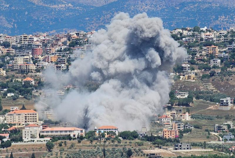 İsrail’in Lübnan'ın güneyindeki Hiyam beldesine düzenlediği hava saldırısı sonucu yükselen dumanlar, 25 Haziran 2024 Reuters.jpeg