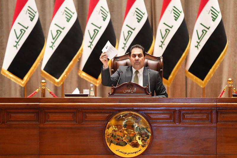 Vekaleten Irak Temsilciler Meclisi Başkanlığını üstlenen Muhsin el-Mandalavi, 18 Mayıs'ta yeni bir cumhurbaşkanı seçmek için yapılan oturumu yönetiyor AFP.jpeg