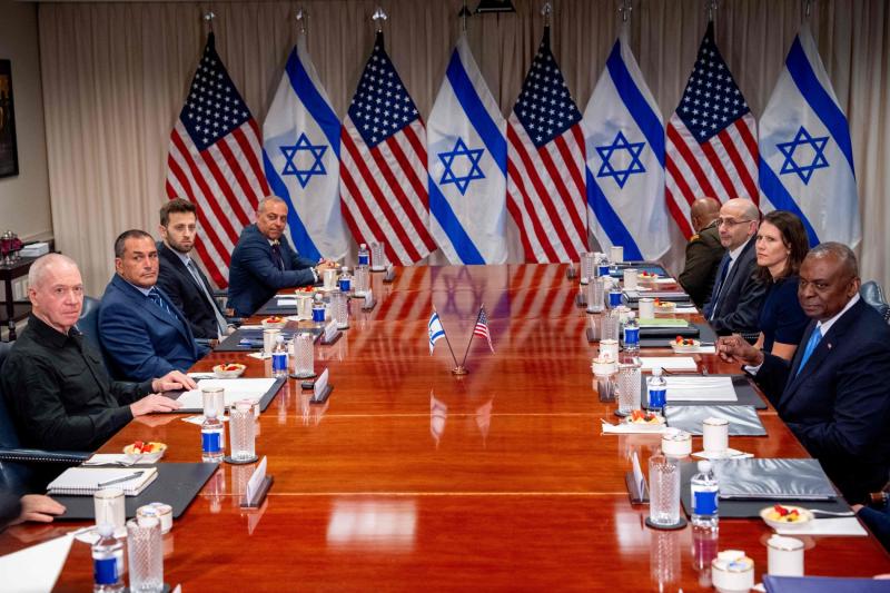 ABD Savunma Bakanı Lloyd Austin (sağda) İsrail Savunma Bakanı Yoav Gallant (solda) ile Pentagon'da bir araya geldi, 25 Haziran 2024.jpeg