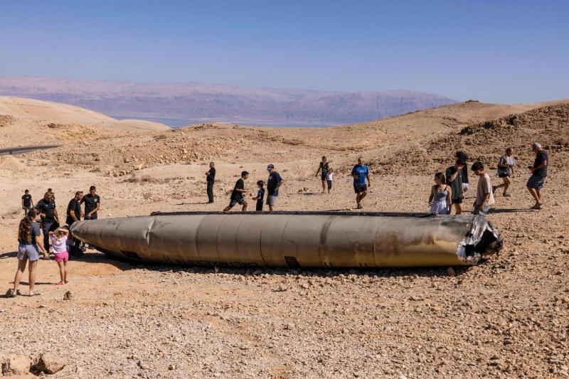 Necef (Negev) Çölü'ne düşen İran'a ait bir füzenin kalıntıları, 2 Ekim 2024 / Fotoğraf: AFP