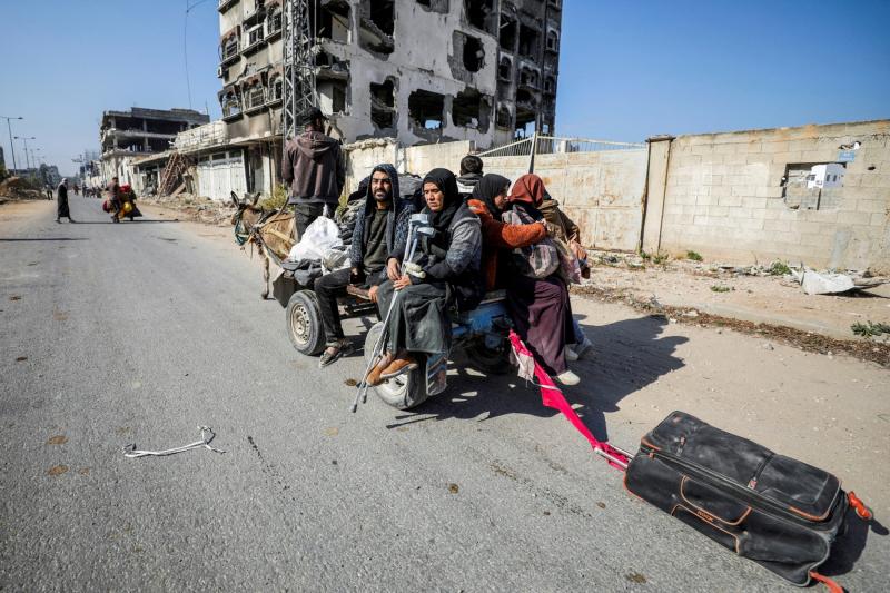 Gazze Şeridi'nin kuzeyinden kaçan yerlerinden edilmiş Filistinliler, 12 Kasım 2024 / Fotoğraf: Reuters