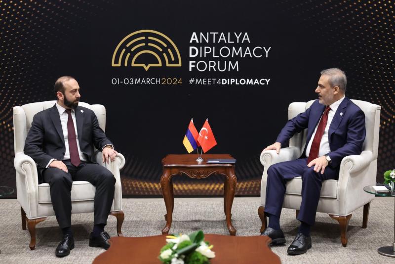 3. Antalya Diplomasi Forumu'nda Türkiye Dışişleri Bakanı Hakan Fidan ile Ermenistan Dışişleri Bakanı Ararat Mirzoyan bir araya geldi