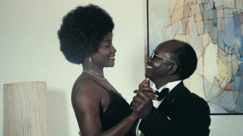 Senegalli Ousmane Sembene'nin "Siyahi Kız ve Xala" filminden bir kare