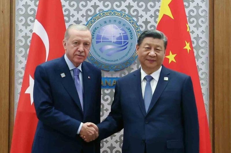 Cumhurbaşkanı Erdoğan, Şanghay İşbirliği Örgütü 24'üncü Devlet Başkanları Zirvesi için geldiği Kazakistan'ın başkenti Astana'daki temasları kapsamında, Çin Devlet Başkanı Şi Cinping ile bir araya geldi / Fotoğraf: AA