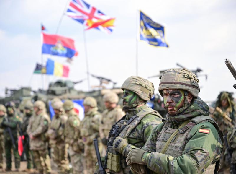 Romanya'daki askeri tatbikatlar sırasında NATO birlikleri, 19 Şubat (AFP)Romanya'daki askeri tatbikatlar sırasında NATO birlikleri, 19 Şubat / Fotoğraf: AFP