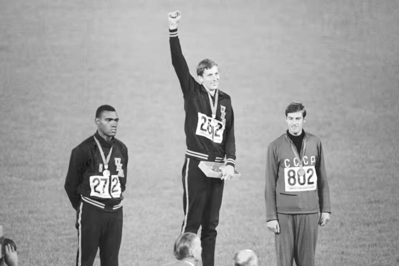 Dick Fosbury, Ekim 1968'de Miksika Olimpiyat Oyunları'nda ABD adına altın madalya kazandı / Fotoğraf: AP