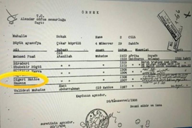 Türk arşiv belgelerinde Hatice Hasene olarak geçen Hatice Hanım’ın kardeşleriyle İstanbul’da bir süre yaşadıkları anlaşılıyor