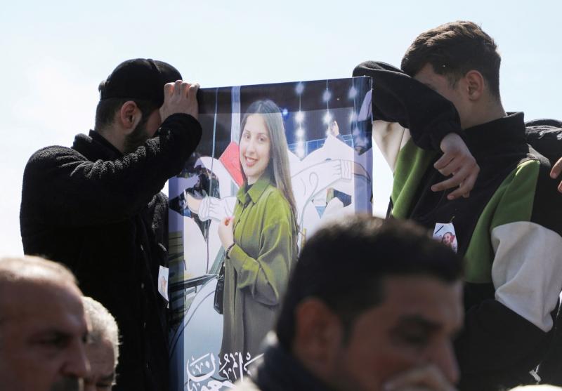 Lazkiye'de öldürülen Şanda Kişo'nun Kamışlı'daki cenaze törenine katılan ve yas tutan yakınları / Fotoğraf: Reuters