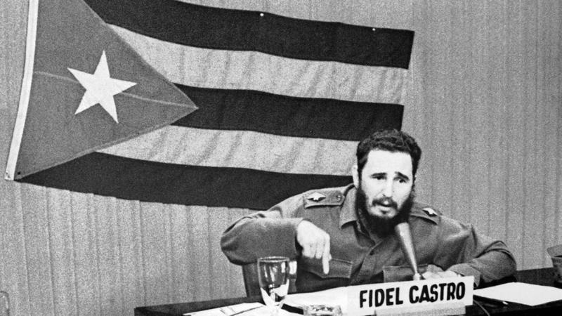 Başbakan Fidel CASTRO, ABD'nin Küba ile ilgili aldığı önlemlerden bahsettiği bir radyo ve televizyon konuşması yapıyor. Soğuk Savaş sırasında Sovyetler Birliği füzelerinin Küba'ya gönderilmesinin ardından ABD, adaya abluka ilan etti / Fotoğraf: Keystone-F