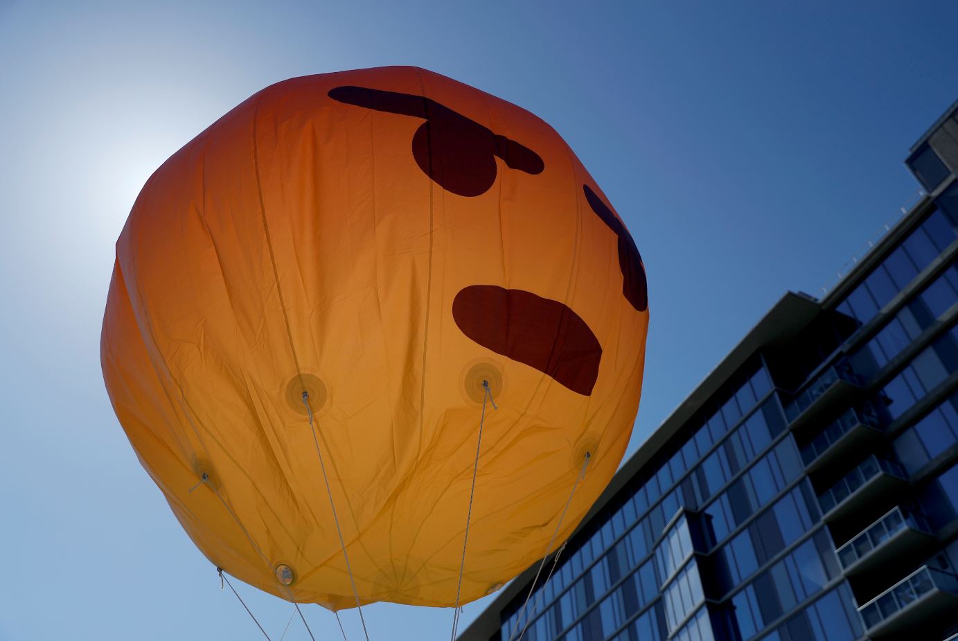 Facebook eylem kızgın balon Reuters.JPG